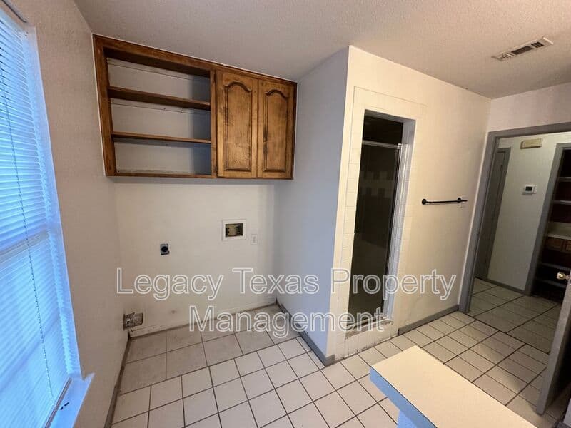 Mansfield House: 7185 Retta Mansfield Rd