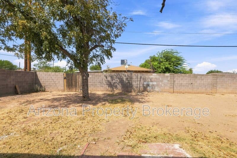 Phoenix House: 3302 W. Solano Dr. South