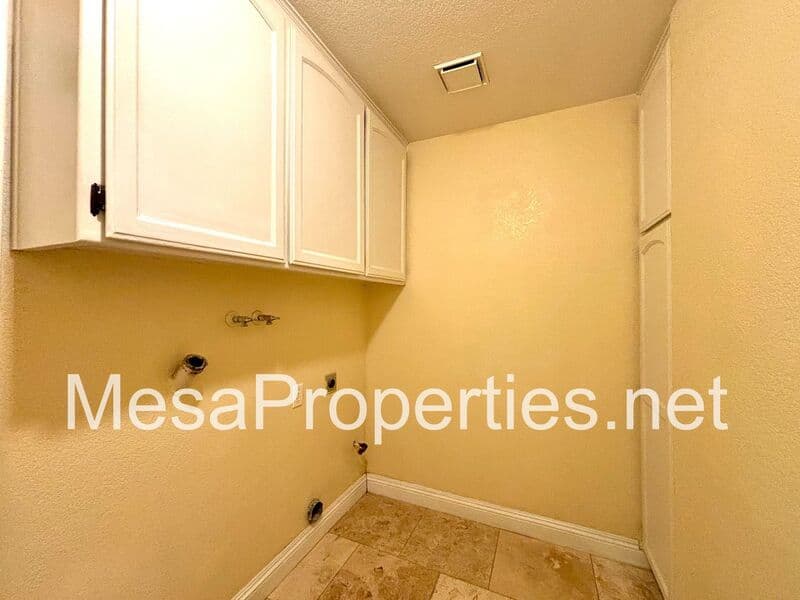 Victorville House: 12820 Santa Anita Trail