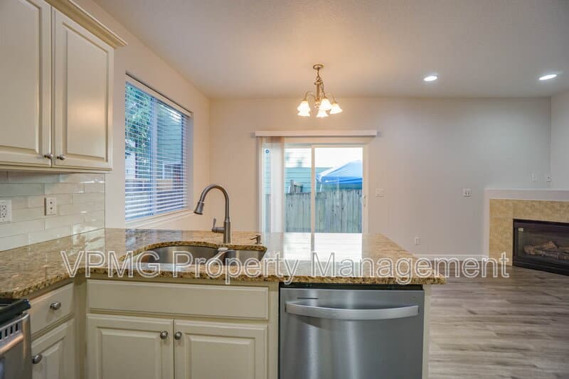 Vancouver Condo: 2837 NE Stapleton Rd
