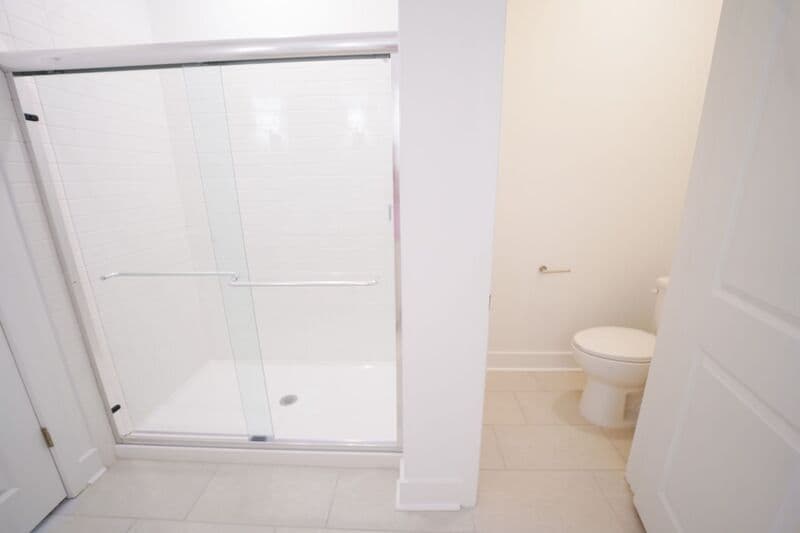 Bloomingdale House: 128 Kingswood Cir