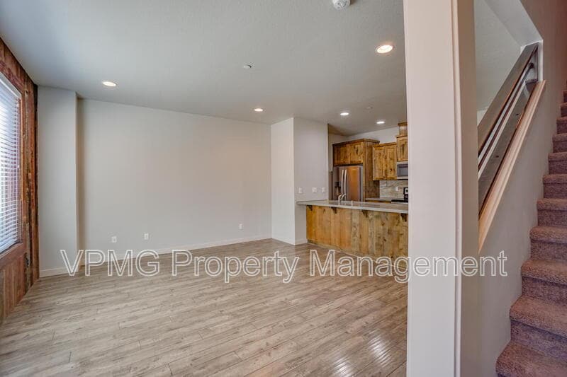 Ridgefield Townhome: 187 North 44th Place