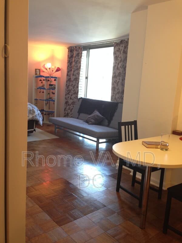 Washington Condo: 950 25th St NW