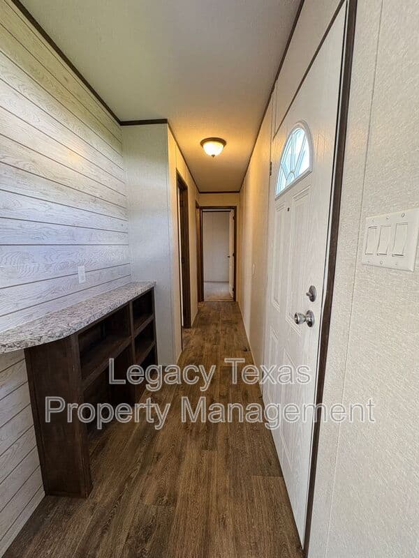 Cleburne Condo: 800 N Old Betsy
