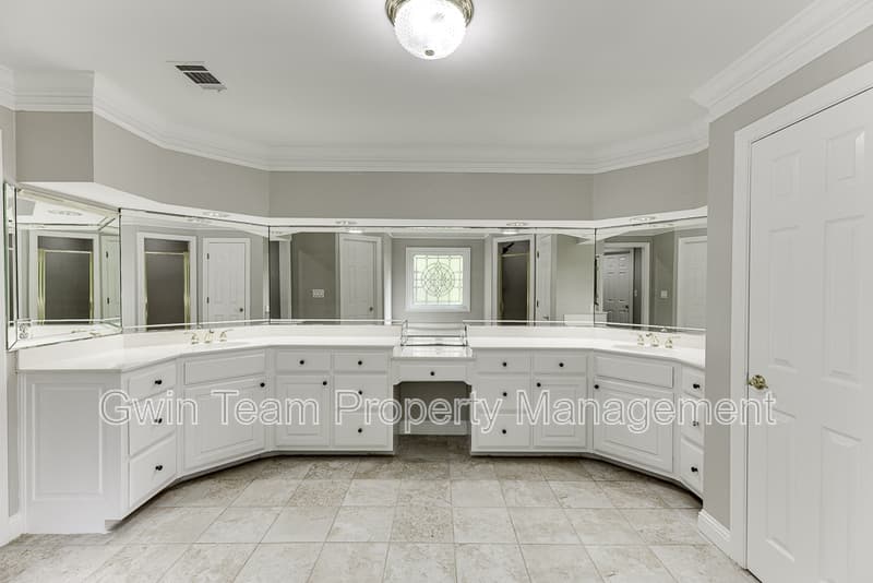 Duluth House: 9345 Riverclub Pkwy