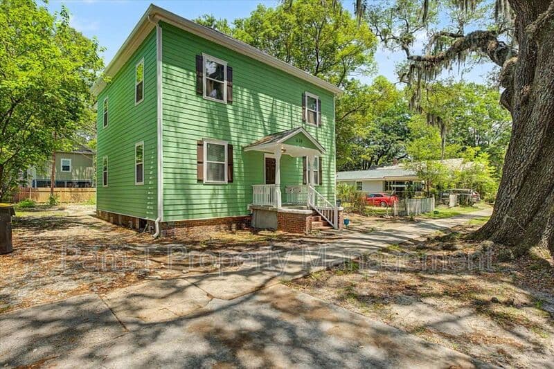Savannah Condo: 638 E 37th St