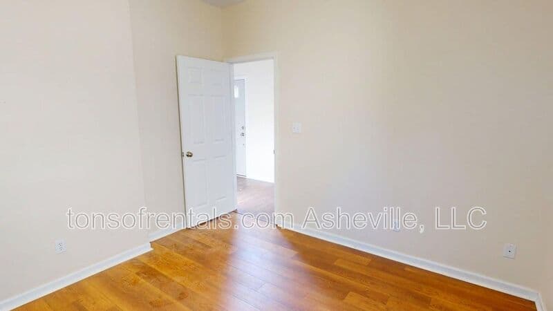 Swannanoa House: 111 Woodcreek Circle