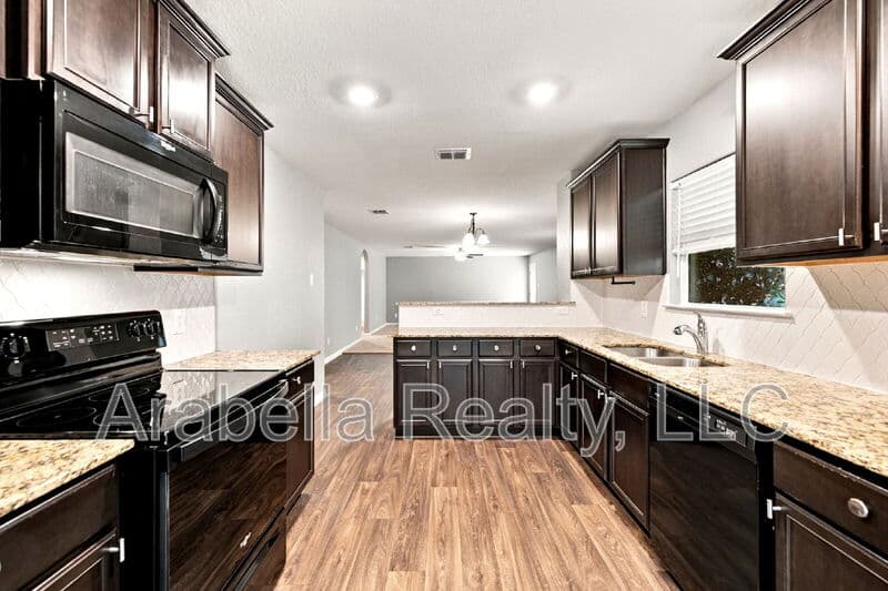 San Antonio House: 11641 Claudette St