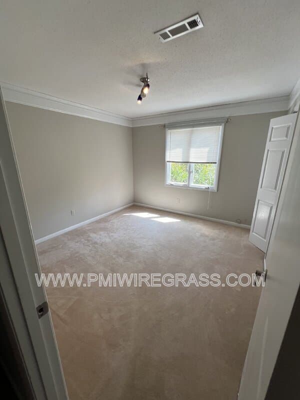 Ozark House: 180 Kings Ct