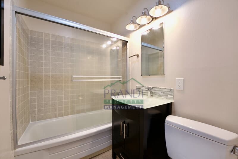 San Rafael Condo: 1032 Los Gamos Rd