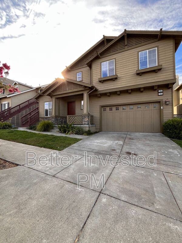 Santa Rosa House: 1363 Gordon Ln