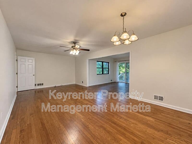 Smyrna House: 3230 Lamar Cir SE