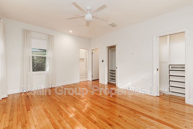 Lakeland House: 1203 Easton Dr