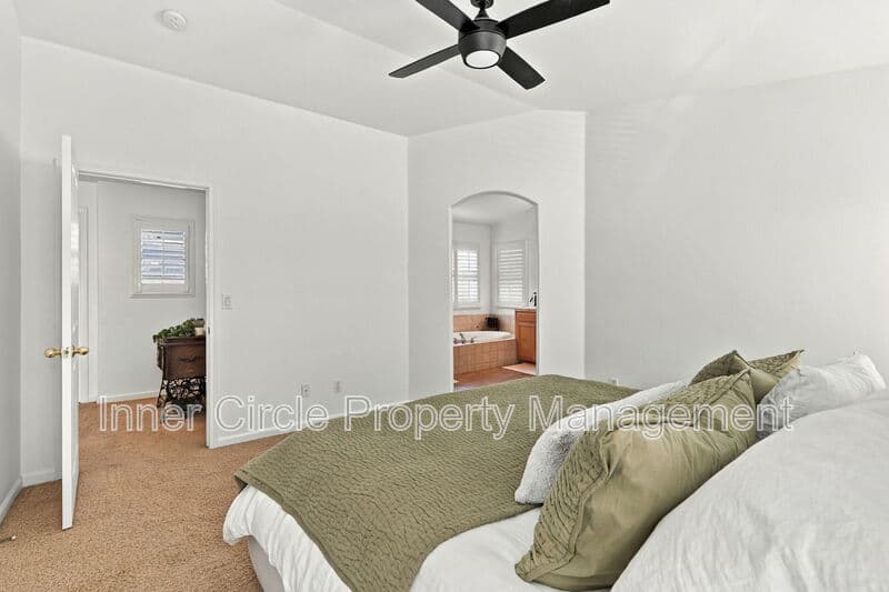 Brentwood House: 374 Olive Street