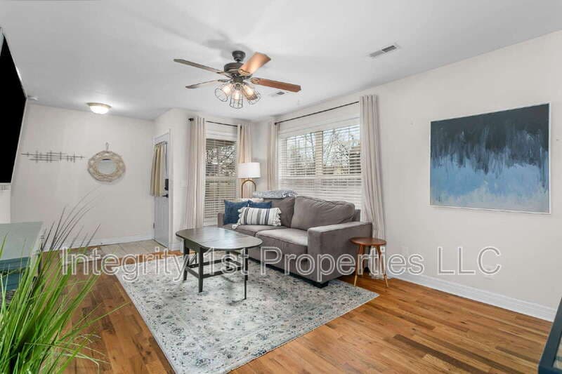Shawnee House: 11221 West 59th Terrace