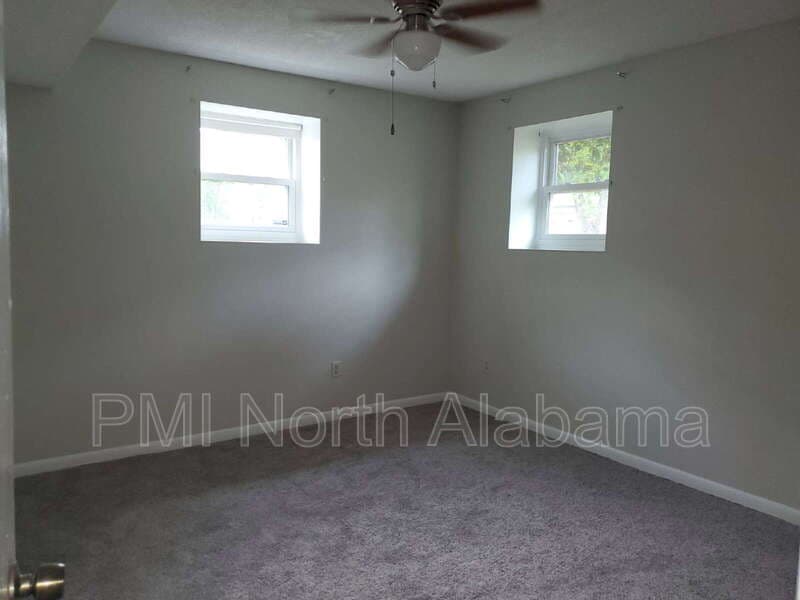 Huntsville House: 3017 Deerfield Rd NW