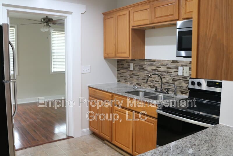 Columbia House: 2728 Kingswood Dr