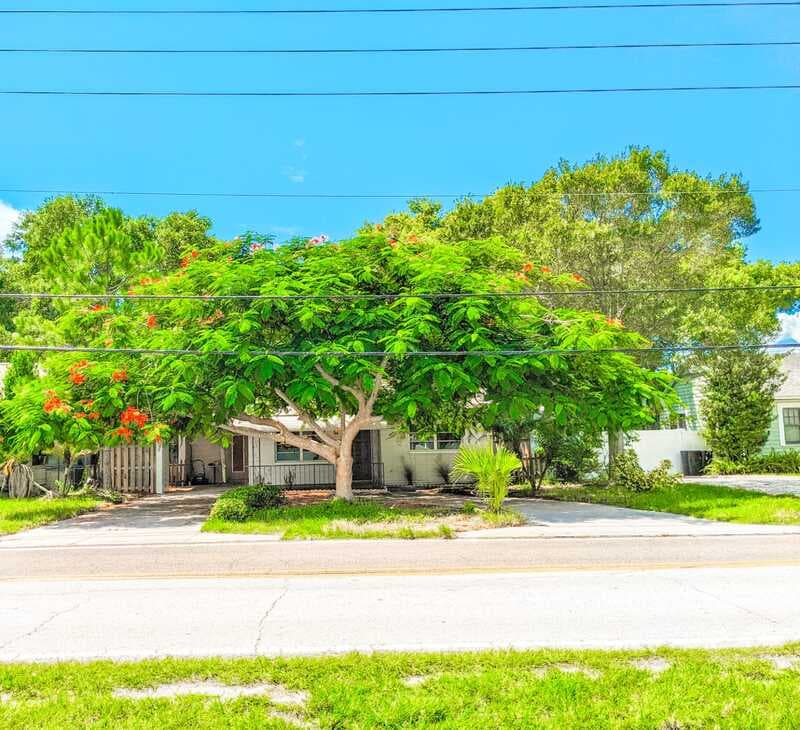 St. Petersburg House: 10520 54th Avenue North