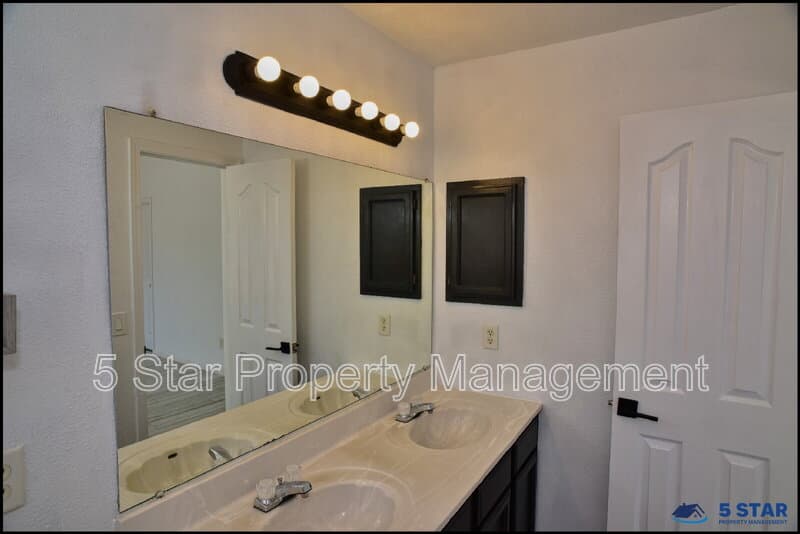 El Paso House: 7959 Morning Dawn Avenue !!