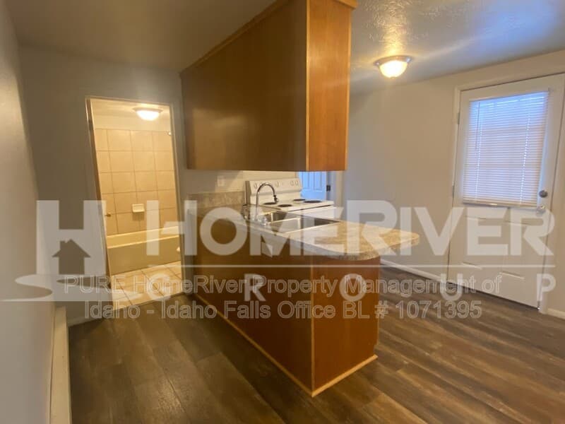 Idaho Falls House: 1350 Lake Ave