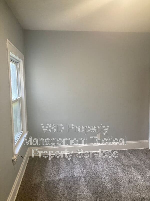 Cleveland Condo: 3281 E 143 St