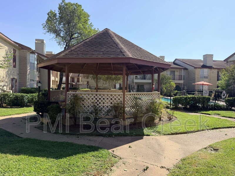 Houston Condo: 2120 El Paseo St