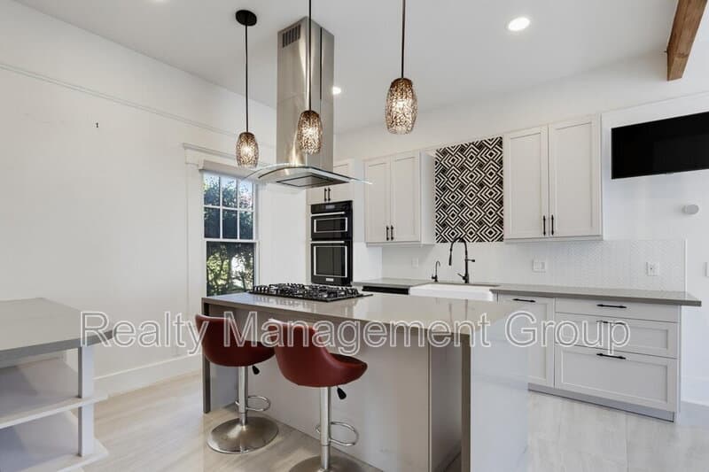 San Diego House: 4469 Cleveland Avenue