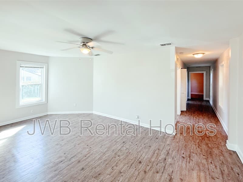 Jacksonville House: 3048 Dignan St