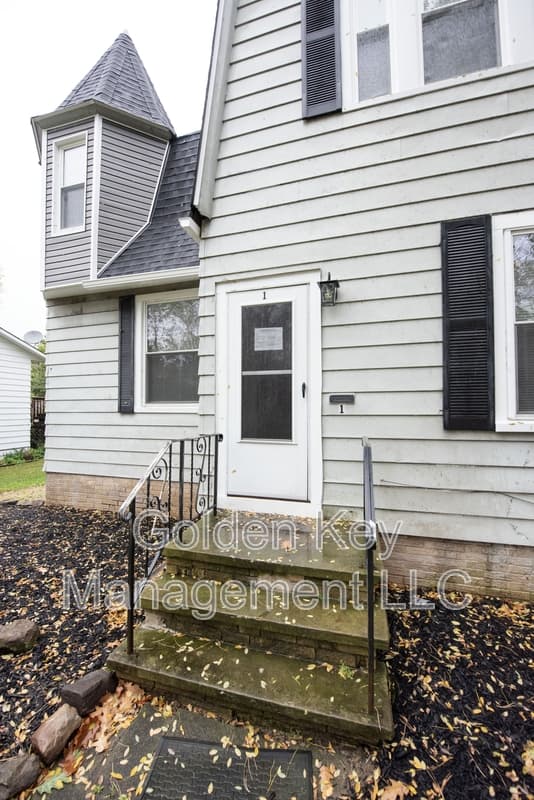 North Olmsted Condo: 5195 Dover Center Road - 1