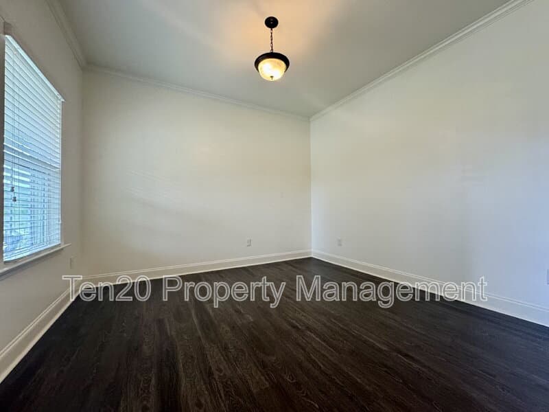 Columbus House: 5037 Lexington Lane