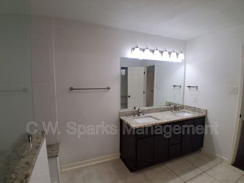 Grapevine House: 1503 Laguna Vista Way