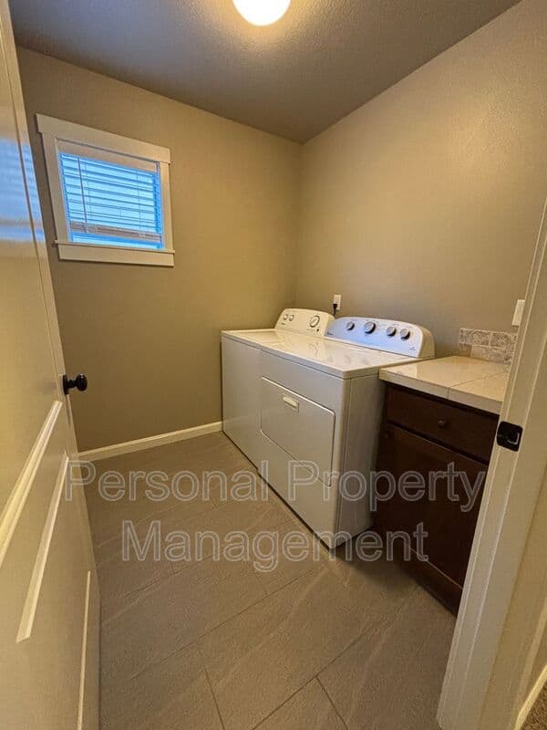 Vancouver House: 3303 NE 43rd Pl