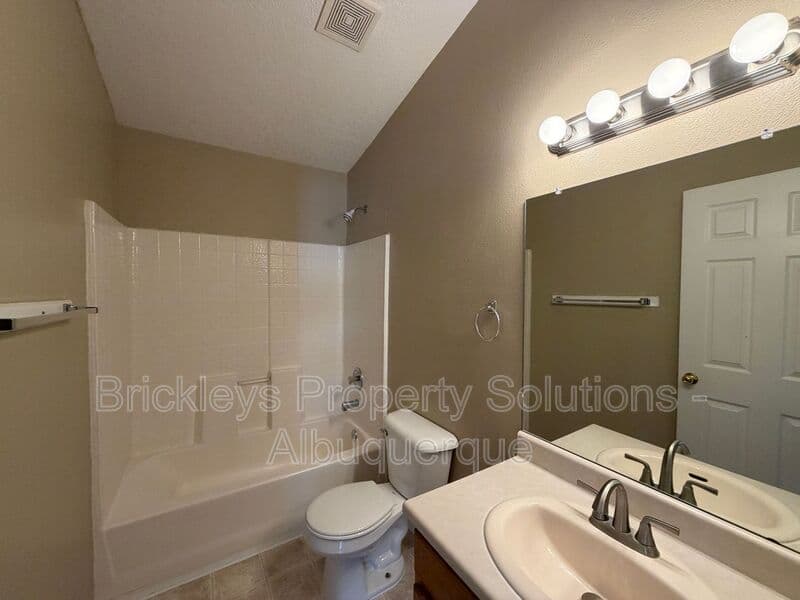 Albuquerque House: 10527 Brookline Pl NW