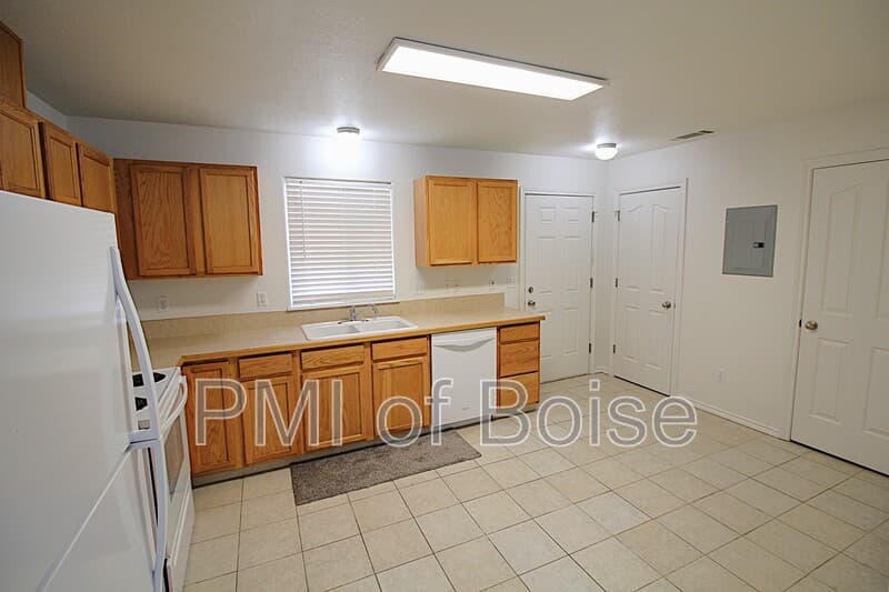 Nampa Townhome: 1059 E Iowa Ave