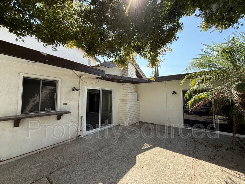 Modesto House: 317 De Vega Ct