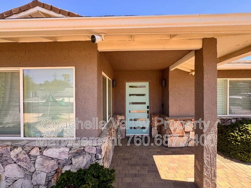 Palm Springs House: 2004 N San Antonio Rd