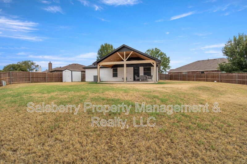 Fort Worth House: 8275 Horse Whisper Lane