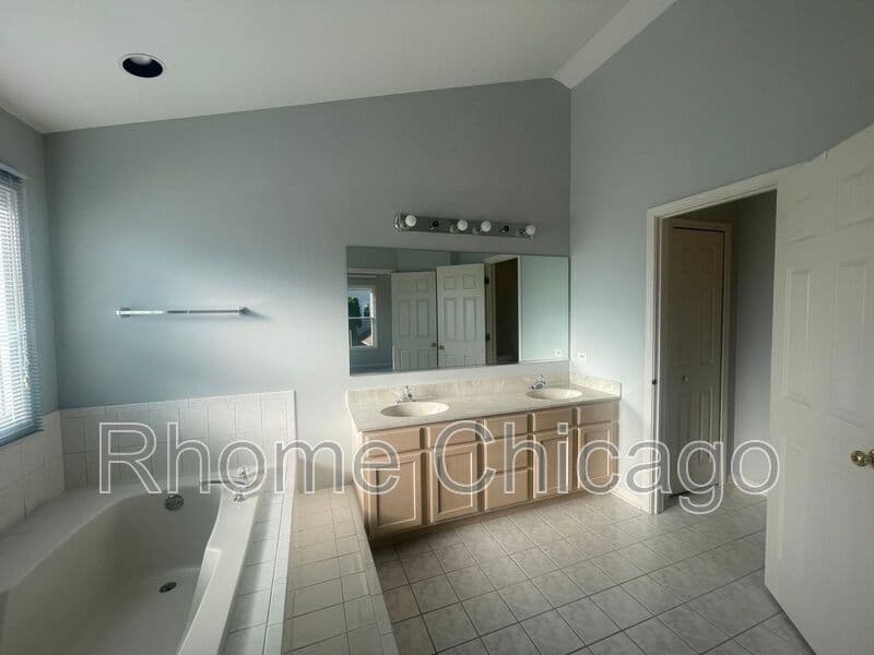 Carol Stream House: 1034 Idaho St.