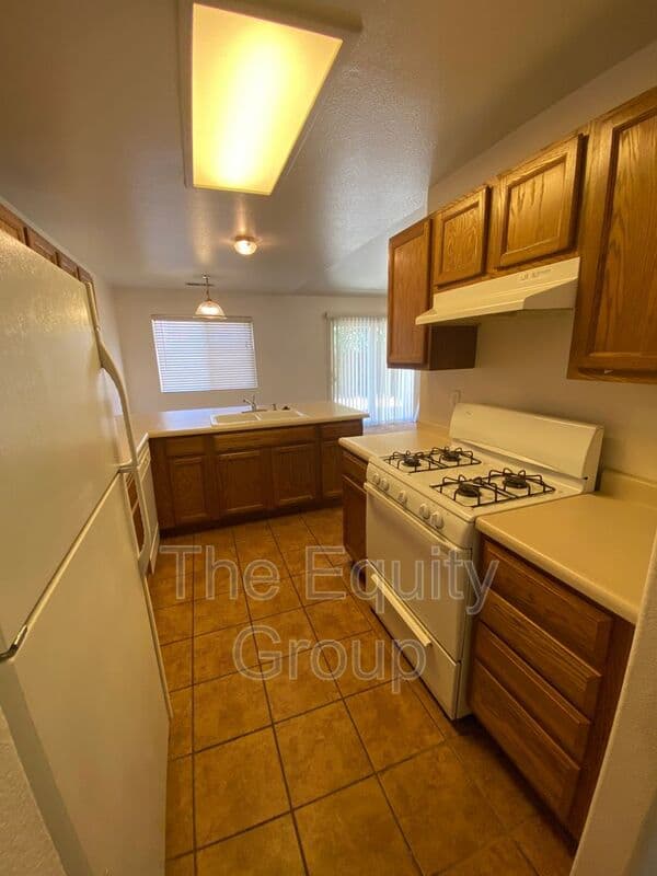 Visalia House: 3848 East Oak Avenue