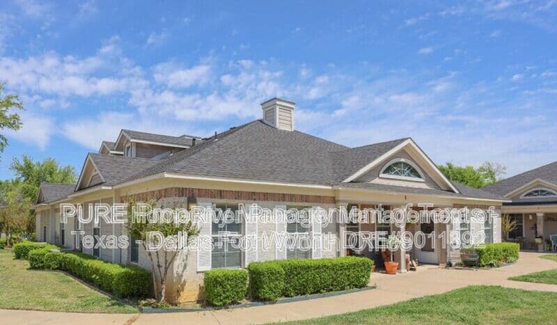 Grapevine Apartment: 400 Glade Road
