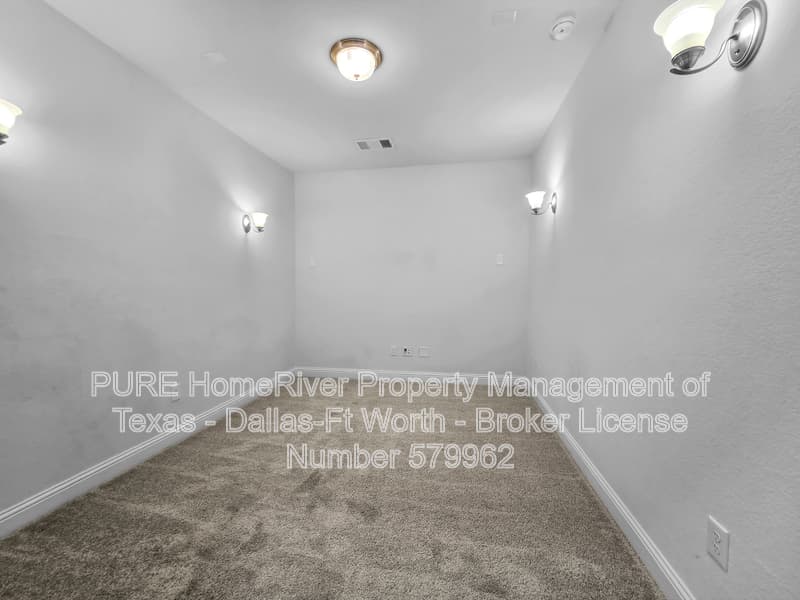 Keller House: 3000 Crestwater Rdg