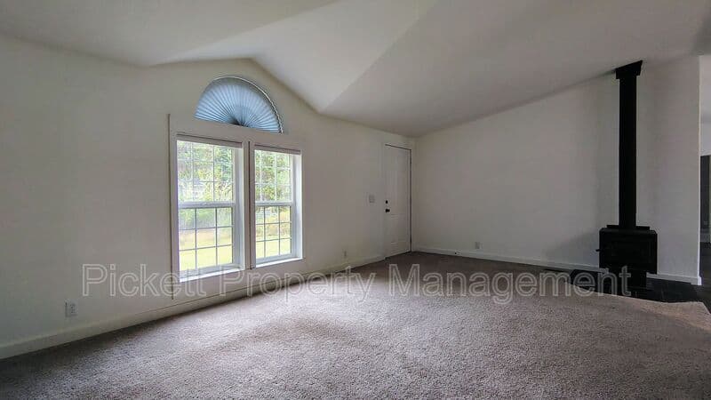 Port Orchard House: 11438 SE Regatta View Ln