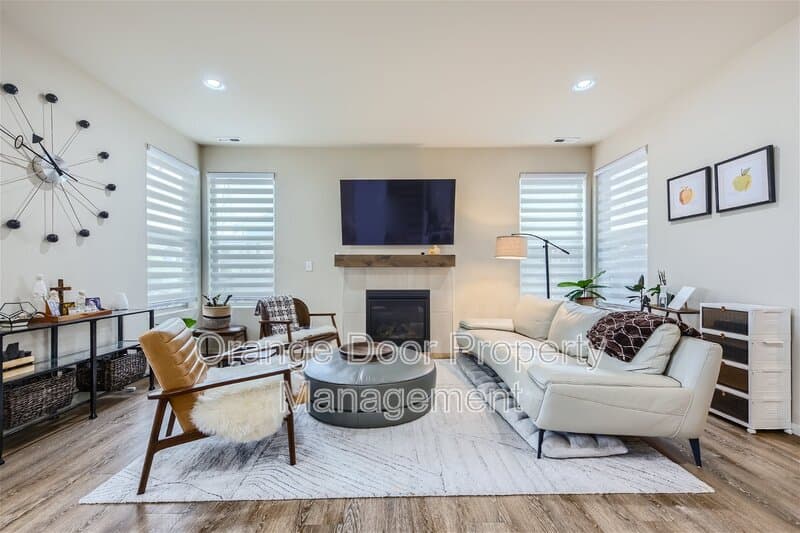 Black Diamond House: 32773 Maple Avenue Southeast