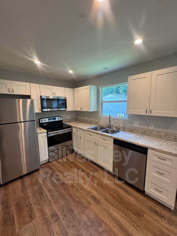 Athens House: 1603 Hutsell Drive