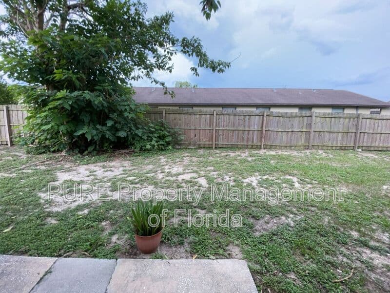 Ocala House: 3650 NE 41 Street