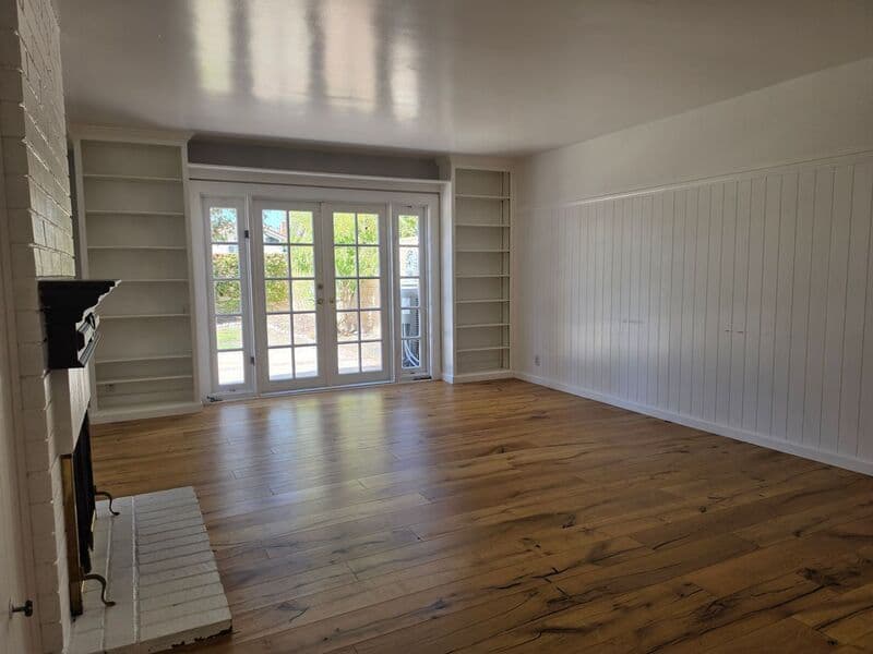 Irvine House: 25 Lucero West