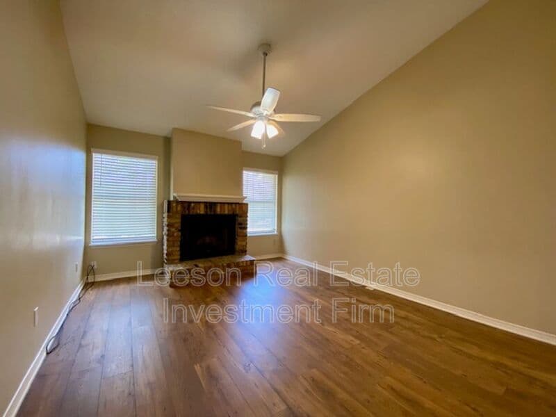 SHREVEPORT House: 9221 Ellerbe Rd.