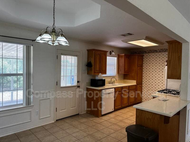 Lorena House: 289 Nally St