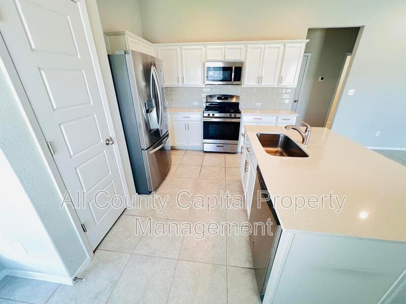 Georgetown House: 201 Oakstone Dr