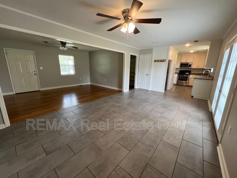 Petal House: 105 Griffith Dr